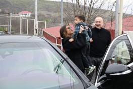 Prezident Xocavəndin Xanoba kəndində fərdi evlərin və infrastrukturun bərpa işləri ilə tanış olub - FOTO  - YENİLƏNİB 