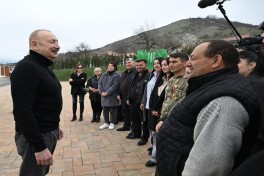 Prezident Xocavəndin Xanoba kəndində fərdi evlərin və infrastrukturun bərpa işləri ilə tanış olub - FOTO  - YENİLƏNİB 
