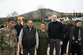 Prezident Xocavəndin Xanoba kəndində fərdi evlərin və infrastrukturun bərpa işləri ilə tanış olub - FOTO  - YENİLƏNİB 