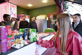 Alena Əliyeva Novruz yarmarkasını ziyarət edib