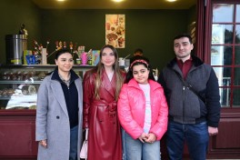 Alena Əliyeva Novruz yarmarkasını ziyarət edib