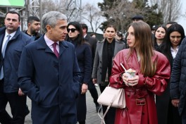 Alena Əliyeva Novruz yarmarkasını ziyarət edib