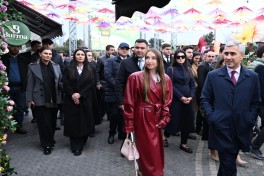 Alena Əliyeva Novruz yarmarkasını ziyarət edib