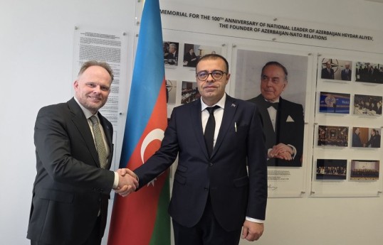 NATO Baş katibinin tərəfdaşlıqlar üzrə müavini səfir Kevin Hamilton və zərbaycanın NATO yanında missiyasının rəhbəri Cəfər Hüseynzadə