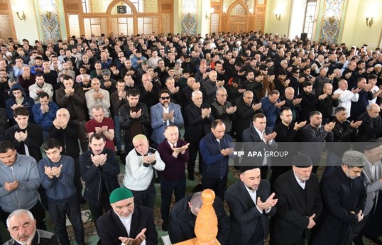 Azərbaycanda bayram namazı qılınıb - YENİLƏNİB  - FOTOLENT 