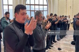 Gəncədə bayram namazı qılınıb - FOTOLENT 