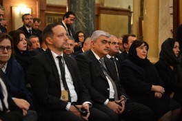 II İlya dəfn olunub, mərasimdə Sahibə Qafarova da iştirak edib - FOTOLENT 