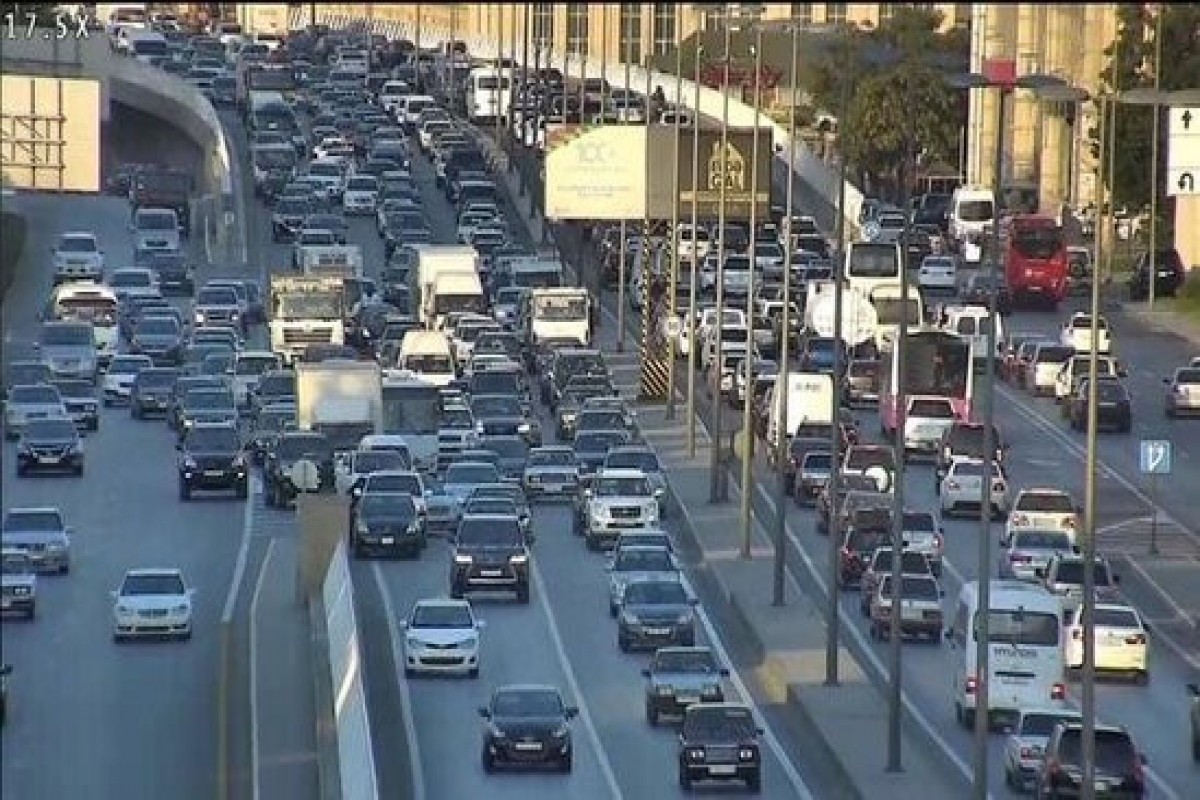 Bakıda tıxacların azaldılması üçün 3 strateji yol layihəsi icra olunur