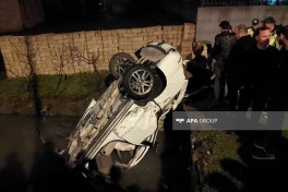 Lənkəranda avtomobil kanala aşıb, xəsarət alanlar var - YENİLƏNİB 