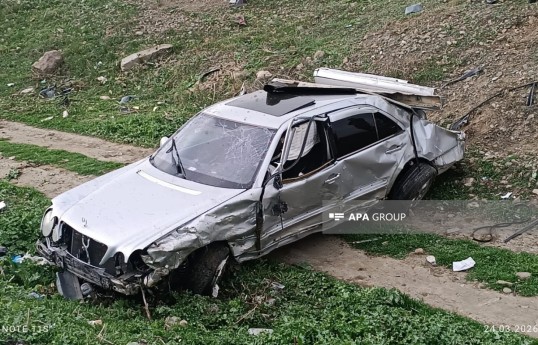 Tovuzda minik maşını aşıb, ölən var - FOTO 
