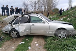 Tovuzda minik maşını aşıb, ölən var - FOTO 