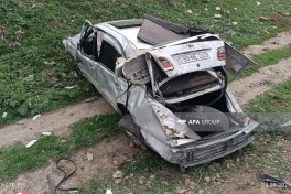 Tovuzda minik maşını aşıb, ölən var - FOTO 