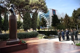 MN rəhbərliyi hərbi hospitalda olub