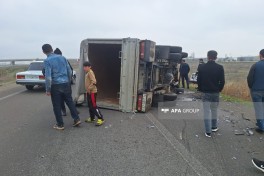 Şəmkirdə yük və minik maşını toqquşub, xəsarət alan var