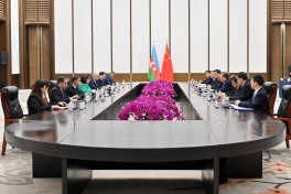 Sahibə Qafarova Ümumçin Xalq Nümayəndələri Yığıncağının Daimi Komitəsinin sədri ilə görüşüb