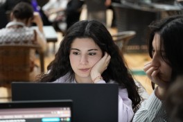 “Urban Hackathon 2026”da gənclər dayanıqlı şəhər mobilliyi üçün həllər təqdim edib