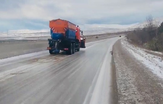 Qobustanda qəza nəticəsində bağlanan yol açılıb - YENİLƏNİB 
