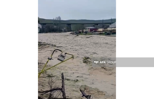 Şabranın mərkəzindən keçən çayda sel təhlükəsi yaranıb, yaşayış evlərini su basıb - FOTO  - VİDEO 