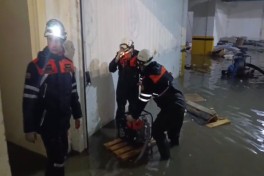 FHN Bakı, Sumqayıt və Abşeronda su basmış ərazilərdən 42 nəfəri təxliyə edib - FOTO  - VİDEO  - YENİLƏNİB-1 