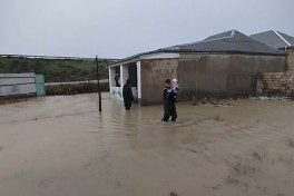 FHN Bakı, Sumqayıt və Abşeronda su basmış ərazilərdən 42 nəfəri təxliyə edib - FOTO  - VİDEO  - YENİLƏNİB-1 