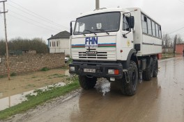 FHN: Xaçmazda evlərə su dolub, köməksiz vəziyyətdə qalan 22 nəfər təxliyə edilib - VİDEO  - FOTO 