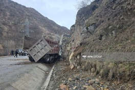 Kəlbəcərdə yük avtomobili aşıb, 3 nəfər ölüb - FOTO  - YENİLƏNİB 