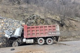 Kəlbəcərdə yük avtomobili aşıb, 3 nəfər ölüb - FOTO  - YENİLƏNİB 