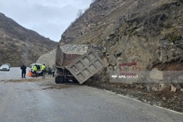 Kəlbəcərdə yük avtomobili aşıb, 3 nəfər ölüb - FOTO  - YENİLƏNİB 