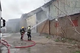 Binəqədi rayonunda mebel anbarında və sexində  yanğın söndürülüb  - FOTO  - YENİLƏNİB-5 