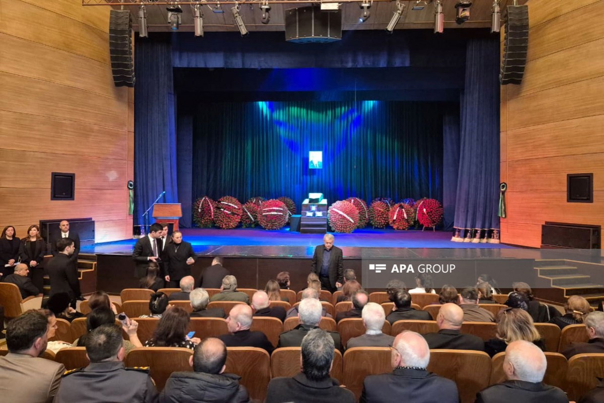 Sənət yoldaşları, rəsmi şəxslər, ictimaiyyət nümayəndələri Rasim Balayevlə vida mərasimində - FOTOLENT 