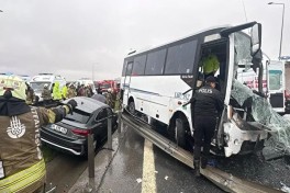 İstanbulda polis avtobusu qəzaya uğrayıb, xeyli yaralı var