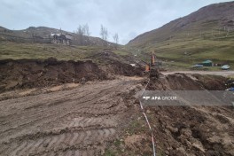 Daşkəsəndə güclü yağışdan sonra yolda sürüşmə baş verib - FOTO 