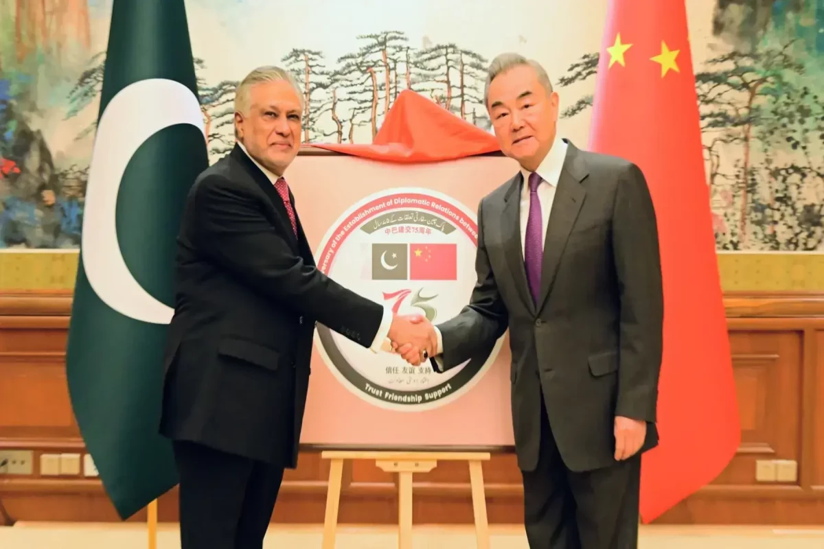 Pakistan XİN rəhbəri İshaq Dar və çinli həmkarı Van İ