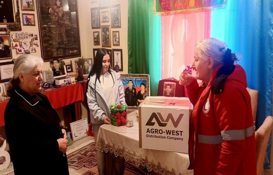 Xocavəndli şəhid ailələrinə bayram sovqatı verilib - FOTO 