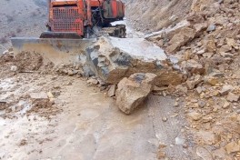Güclü yağışlar nəticəsində Ordubadda qaya uçqunu olub - FOTO 