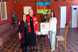 Xocavəndli şəhid ailələrinə bayram sovqatı verilib - FOTO 