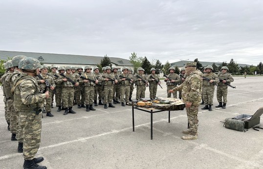 Hərbi vəzifəlilərlə keçirilən təlim toplanışı başa çatıb