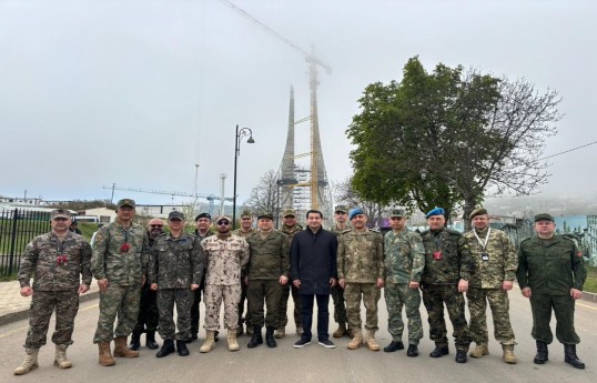 Hikmət Hacıyev Azərbaycanda akkreditə olunmuş hərbi attaşelərlə Şuşadan foto paylaşıb