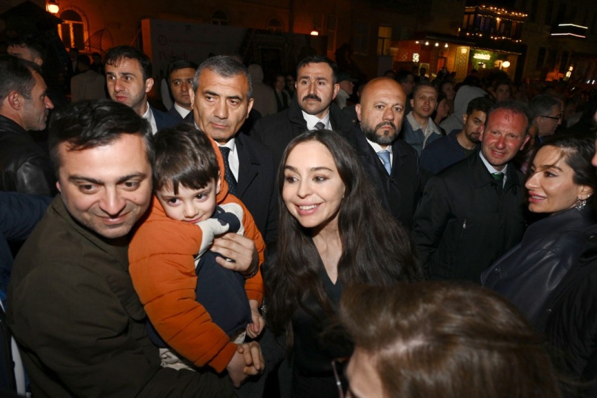 Leyla Əliyeva və Arzu Əliyeva Beynəlxalq Xalça Festivalını ziyarət ediblər - FOTOLENT 