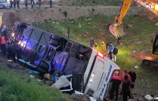 Türkiyədə sərnişin avtobusu aşıb, ölən və yaralananlar var
