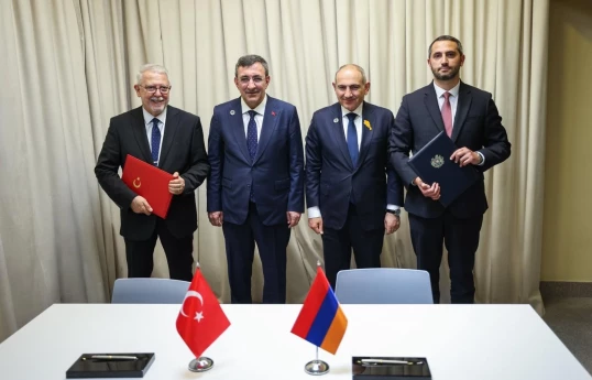 səfir Sərdar Kılıç, Türkiyənin Vitse-prezidenti Cevdet Yılmaz, Ermənistan Baş naziri Nikol Paşinyan, xüsusi nümayəndə Ruben Rubinyan