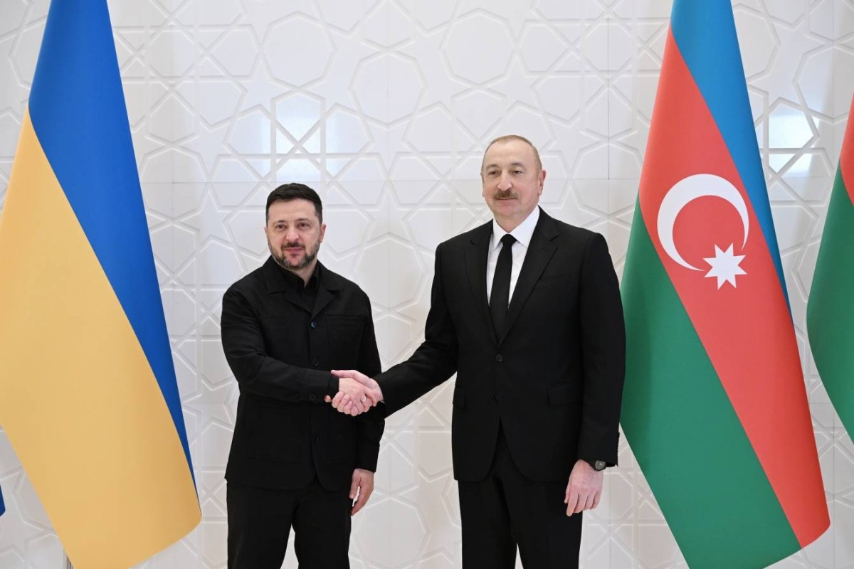 Ukrayna Prezidenti Volodimir Zelenski və Azərbaycan Prezidenti İlham Əliyev