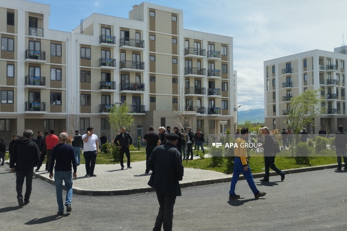 Növbəti köç karvanı Ağdam şəhərinə çatıb,  açarlar təqdim olunub- YENİLƏNİB 