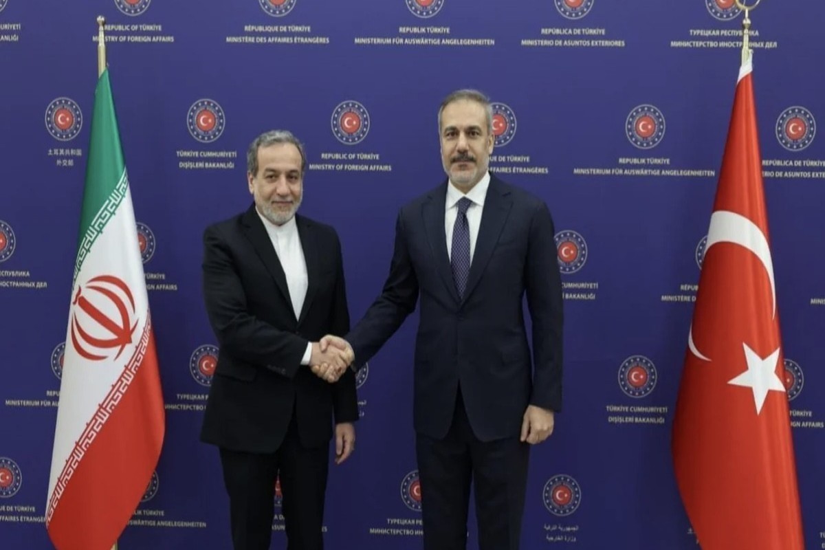 İran xarici işlər naziri Abbas Əraqçi, türkiyəli həmkarı Hakan Fidan