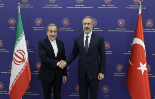İran xarici işlər naziri Abbas Əraqçi, türkiyəli həmkarı Hakan Fidan