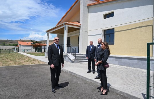 Prezident İlham Əliyev və birinci xanım Mehriban Əliyeva Şükürbəyli kəndində fərdi evlərdə yaradılmış şəraitlə tanış olublar - FOTO 