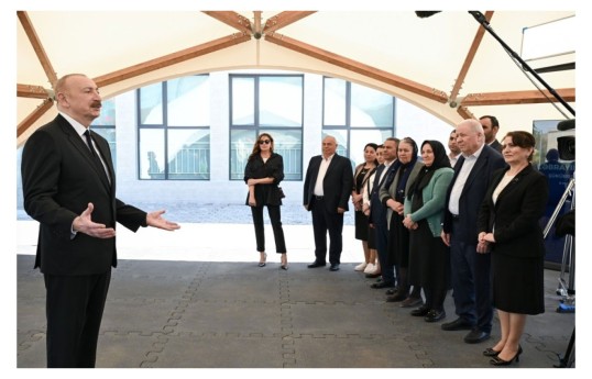 Prezident İlham Əliyev və birinci xanım Mehriban Əliyeva Cəbrayıl rayonunun Şükürbəyli kəndinə köçən sakinlərlə görüşüblər - YENİLƏNİB 