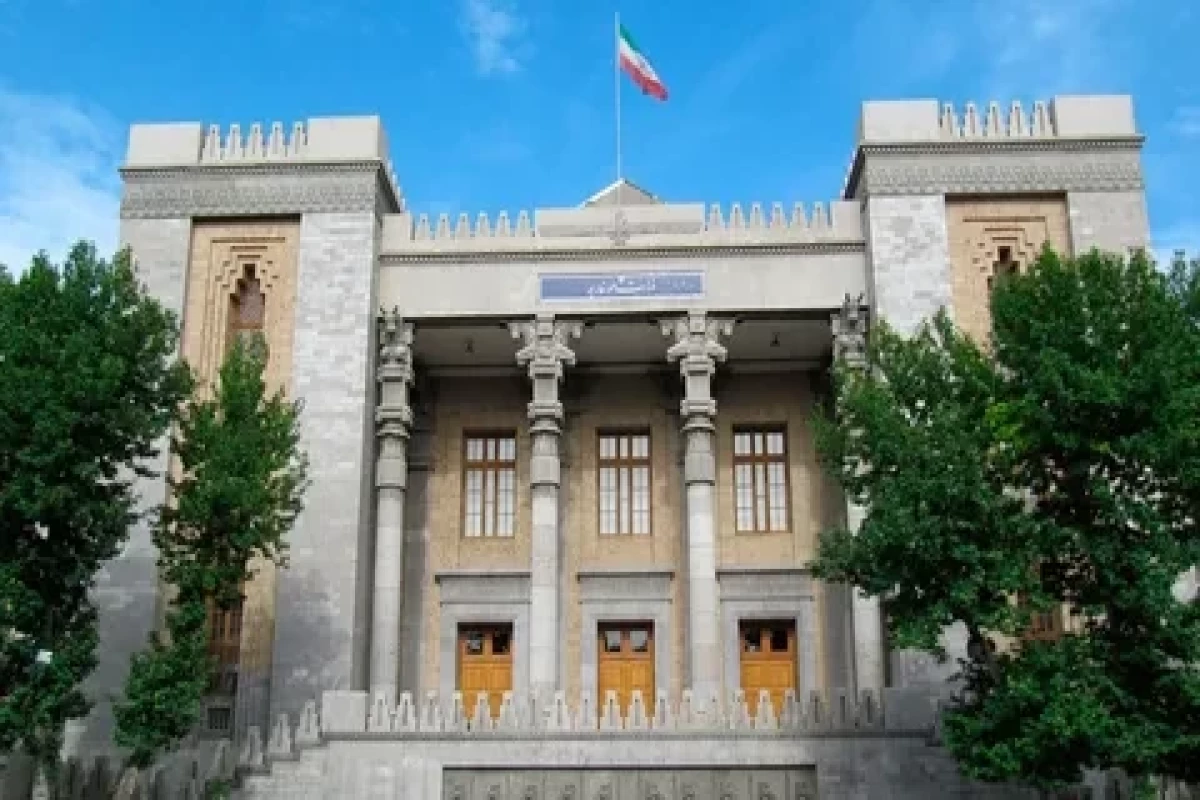 İran XİN Hörmüzə xarici gəmilərin göndərilməsinin nəticələri barədə xəbərdarlıq edib