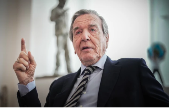 Almaniyanın sabiq keç kansleri Gerhard Şröder