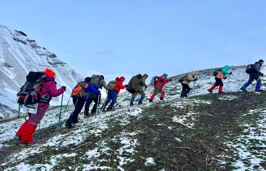 FHN-in əməkdaşı Heydər Əliyev zirvəsinə yürüş edib - FOTO 